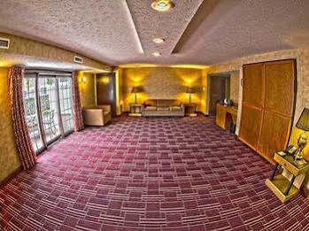 Bertram Inn And Conference Center Aurora Bagian luar foto